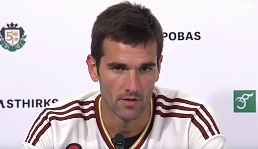 Jódar colapsa redes con camiseta en Roland Garros